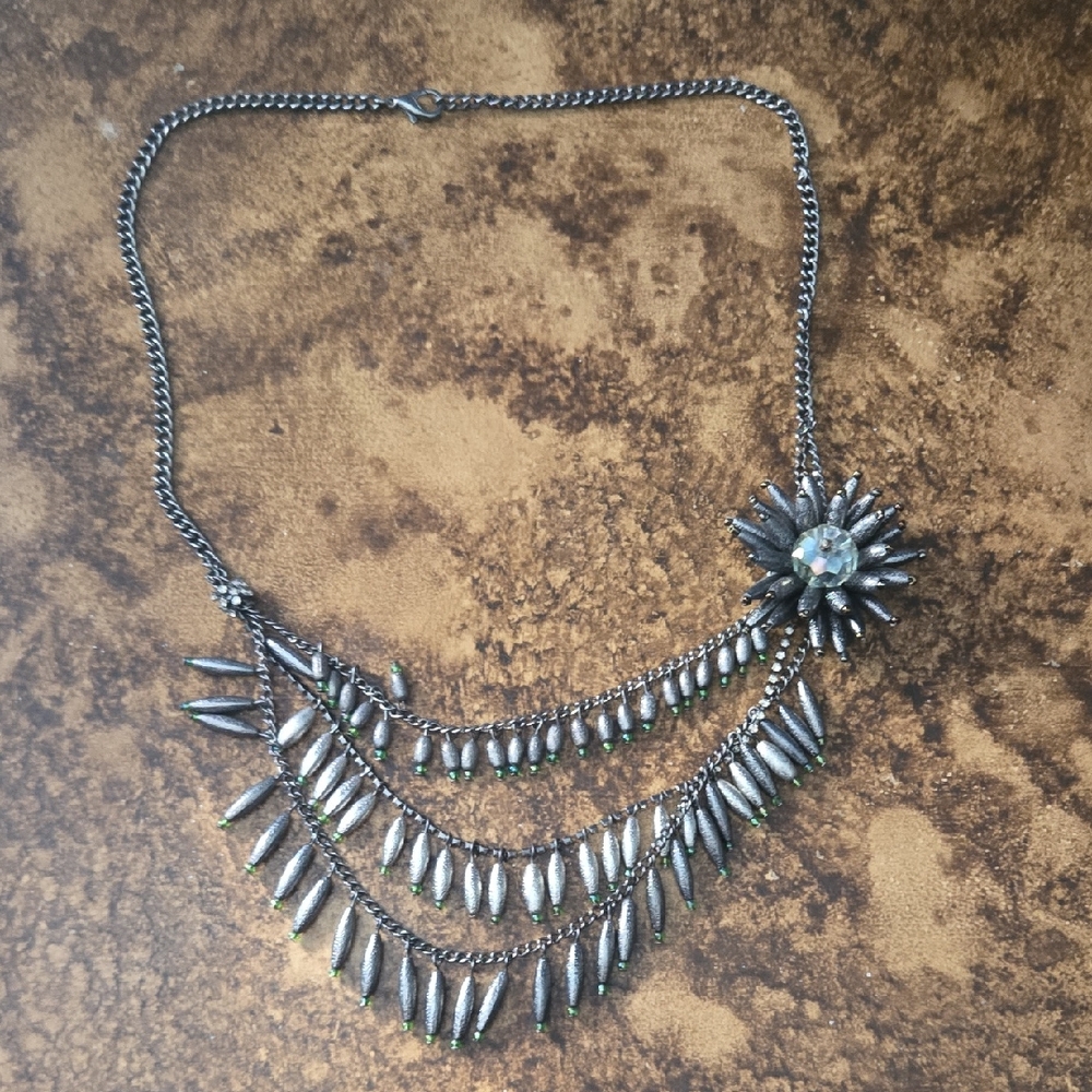 Elegant Silver Floral Necklace